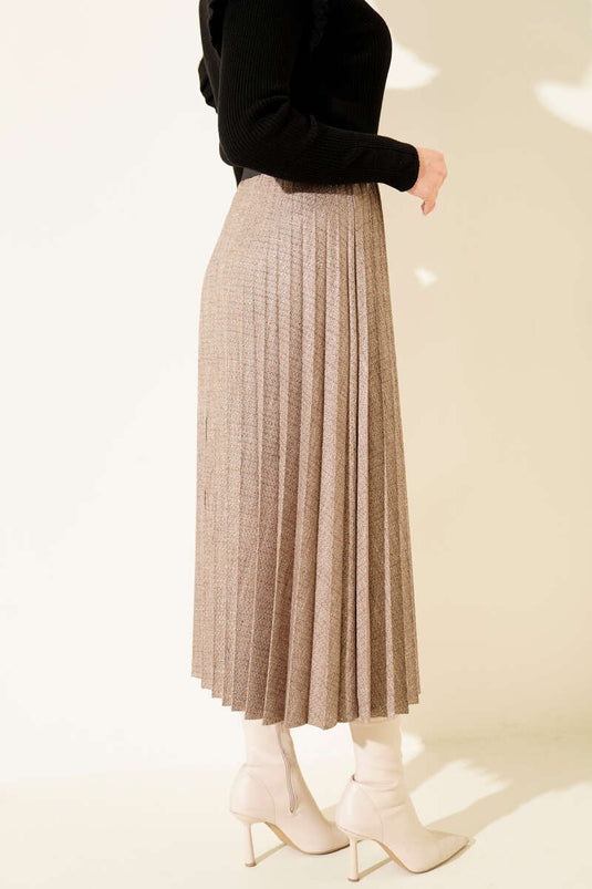 تنورة مطوية بحزام مطاطي بلون فيزون