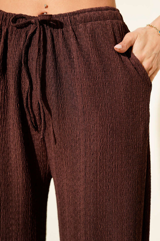 Hose aus knitterfreiem Stoff mit elastischem Bund, braun