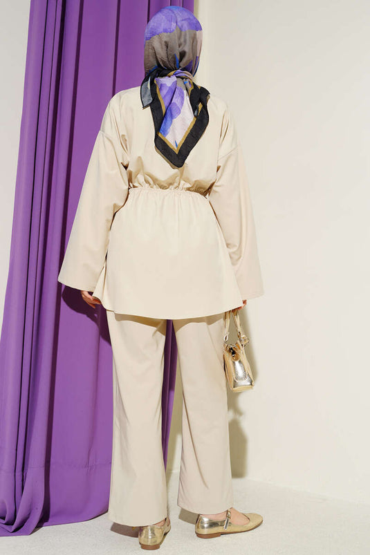 Set doppio beige con bottoni dorati elastici