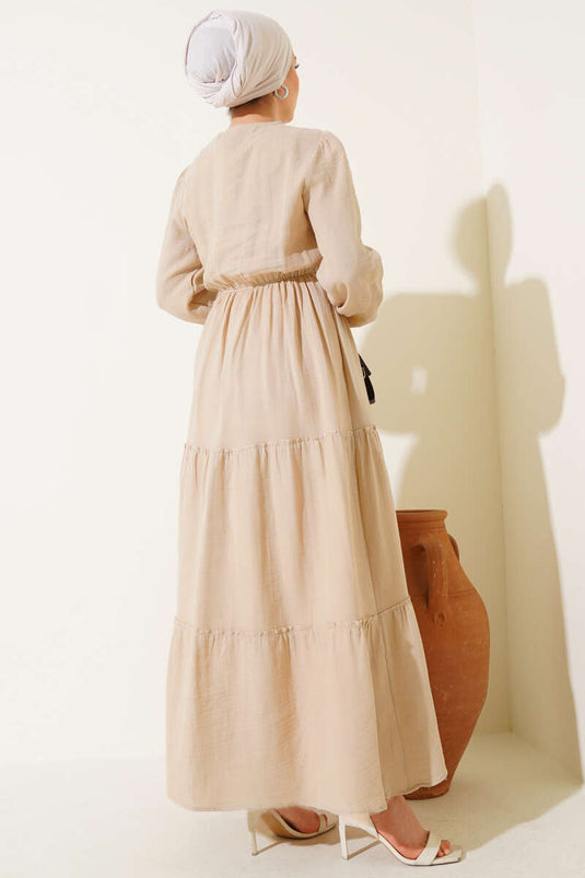 Robe beige à taille élastique et à volants