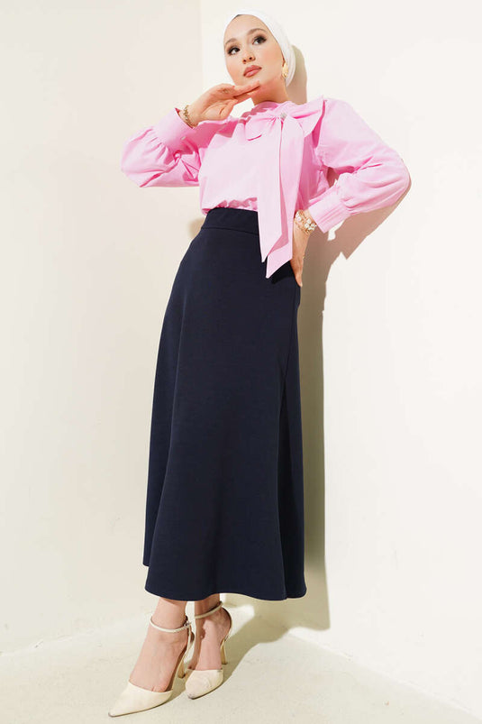 تنورة أساسية واسعة باللون الأزرق الداكن مع حزام خصر مطاطي