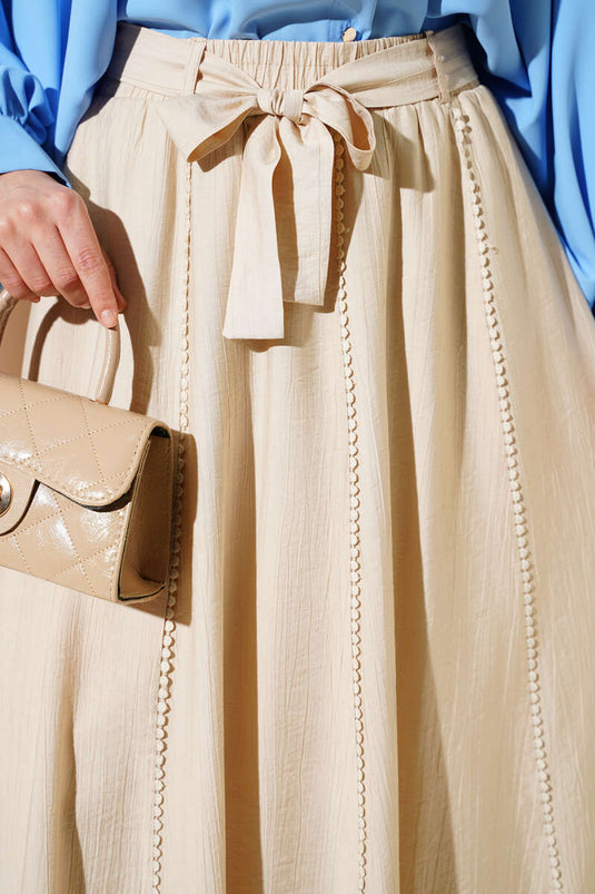 Jupe évasée beige avec ceinture élastique