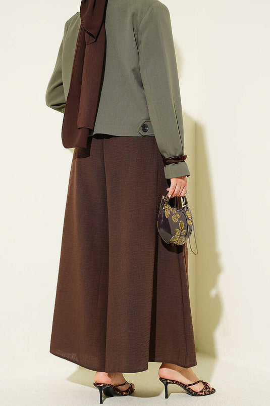 Braune Hose Mit Elastischer Taille Und Rock
