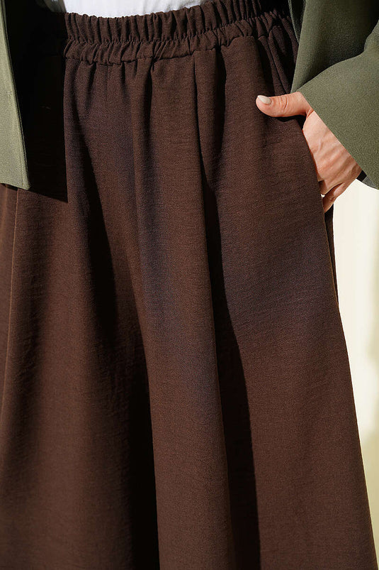 Braune Hose Mit Elastischer Taille Und Rock
