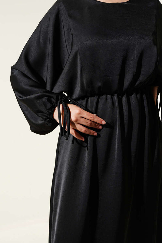 Beli Lastikli Yarasa Kol Saten Elbise Siyah