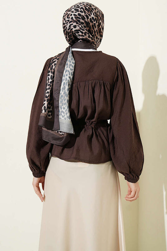 Camicia corta ampia con collo a tunnel marrone