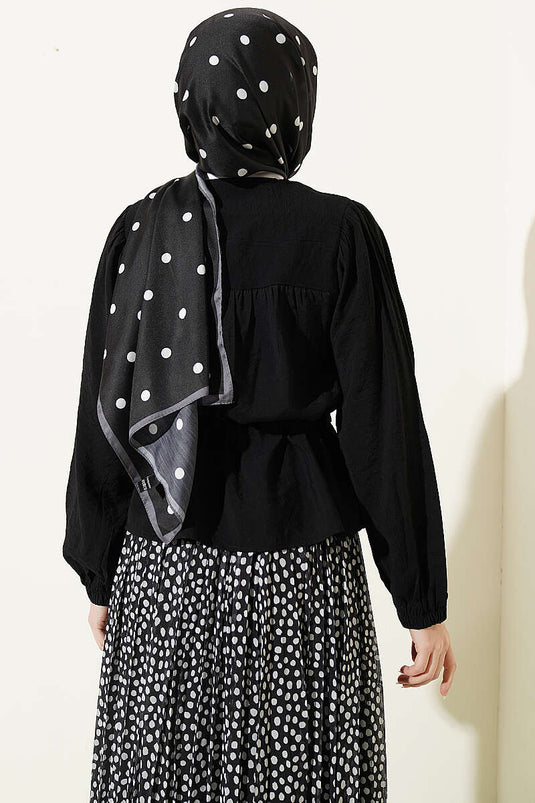 Camicia corta nera oversize con collo a tunnel