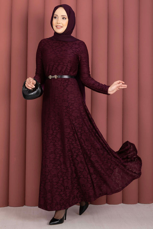 Robe voilée ceinturée Bella avec détails en dentelle bordeaux