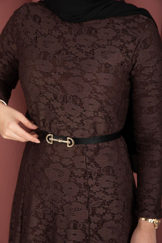 Vestito coprente con cintura e dettagli in pizzo Bella, colore marrone