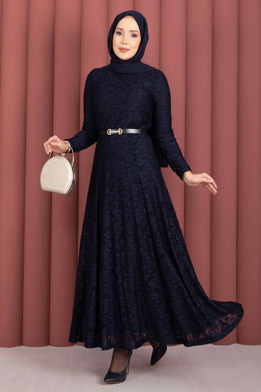 Robe voilée à ceinture avec détails en dentelle Bella bleu marine