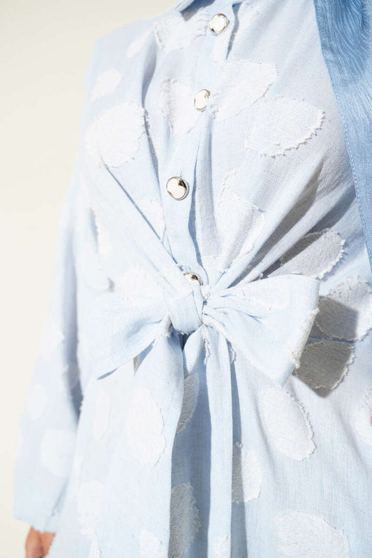 فستان منقط بنصف أزرار باللون الأزرق الفاتح