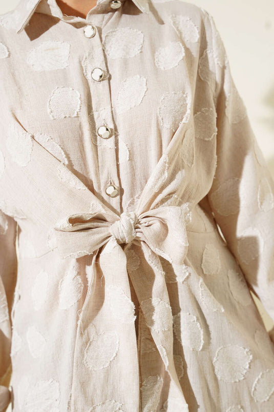 Robe à pois et demi-boutons beige