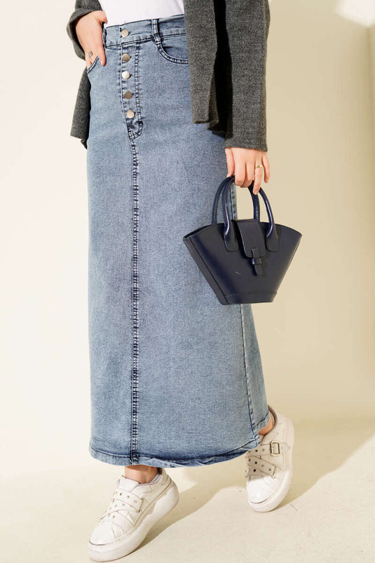 تنورة جينز بخمسة أزرار باللون الأزرق