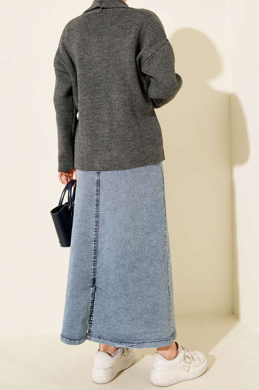 تنورة جينز بخمسة أزرار باللون الأزرق