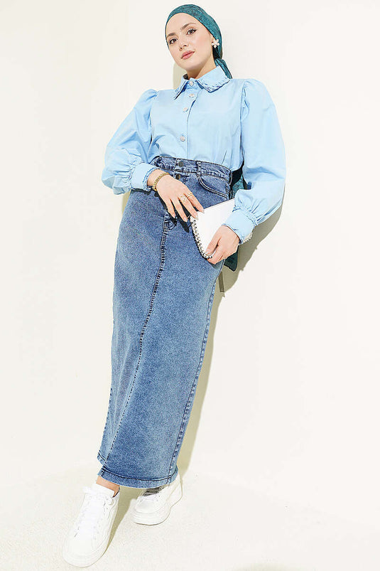 Jupe en jean bleu avec cinq boutons