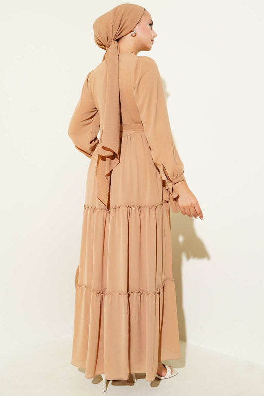 لاتيه فستان متعدد الطبقات برباط للكاحل