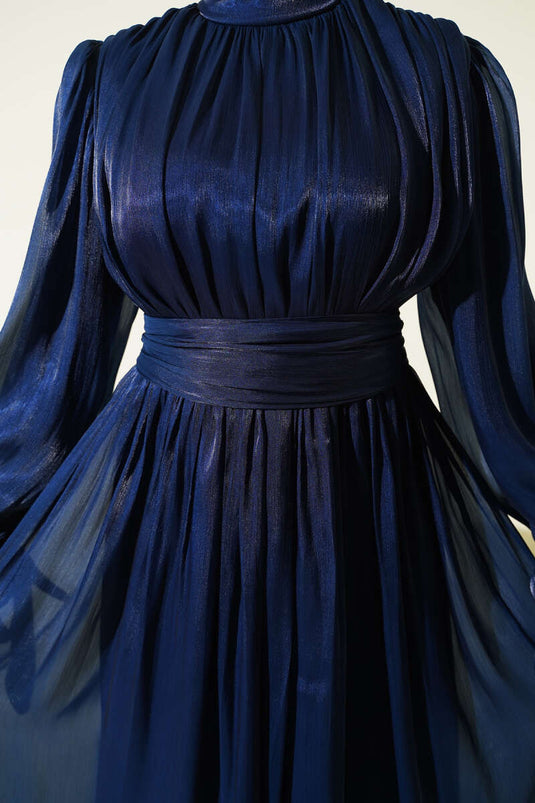 Robe de soirée ceinturée à nouer au poignet bleu marine