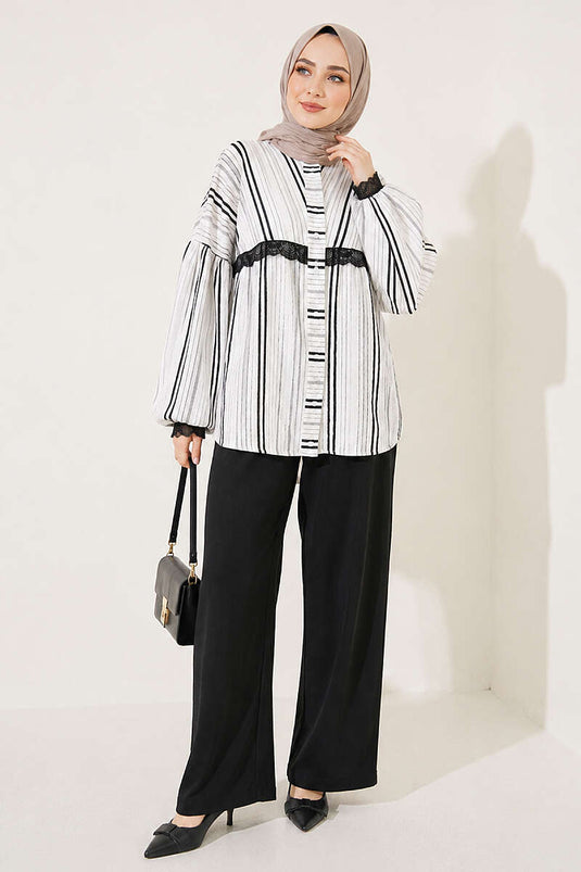 Chemise Rayée Noire Avec Poignets En Dentelle