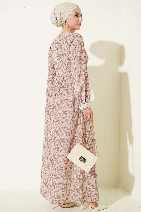 Robe Beige Avec Détail De Dentelle Au Poignet