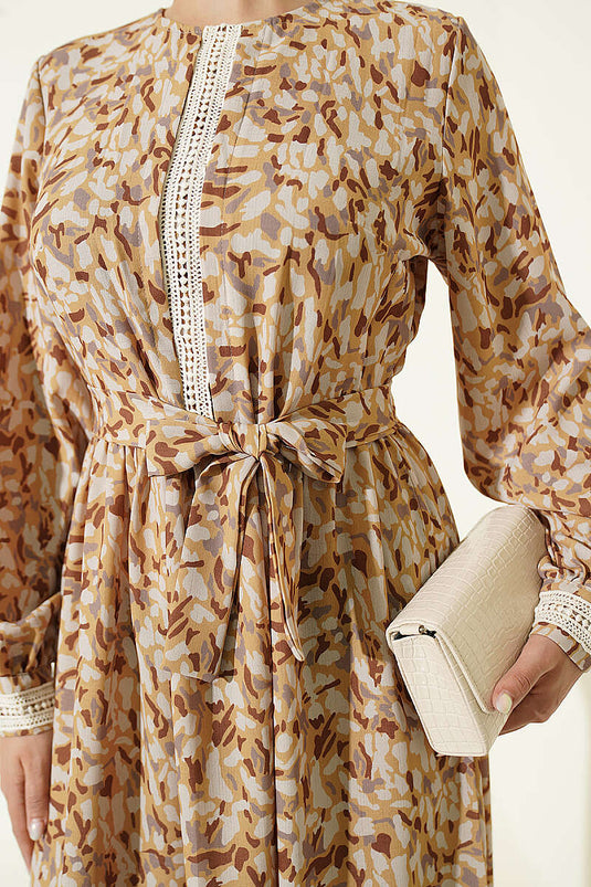 Robe Jaune Moutarde Avec Détails En Dentelle Au Poignet