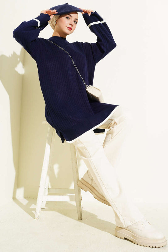 سترة طويلة محبوكة مضلعة باللون الكحلي مع أزرار على الأكمام