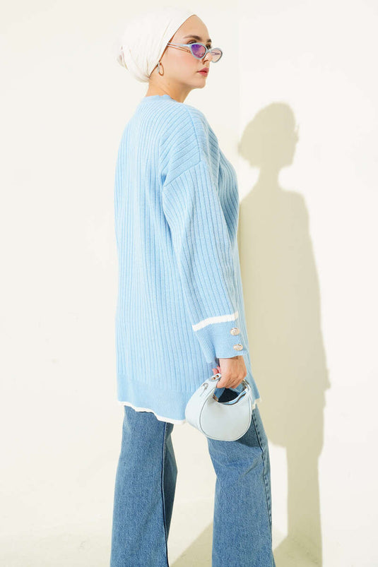 سترة محبوكة مضلعة بأزرار على الأكمام، لون أزرق