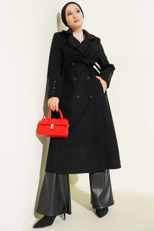 معطف من الكشمير الأسود مع أزرار أكمام وحزام