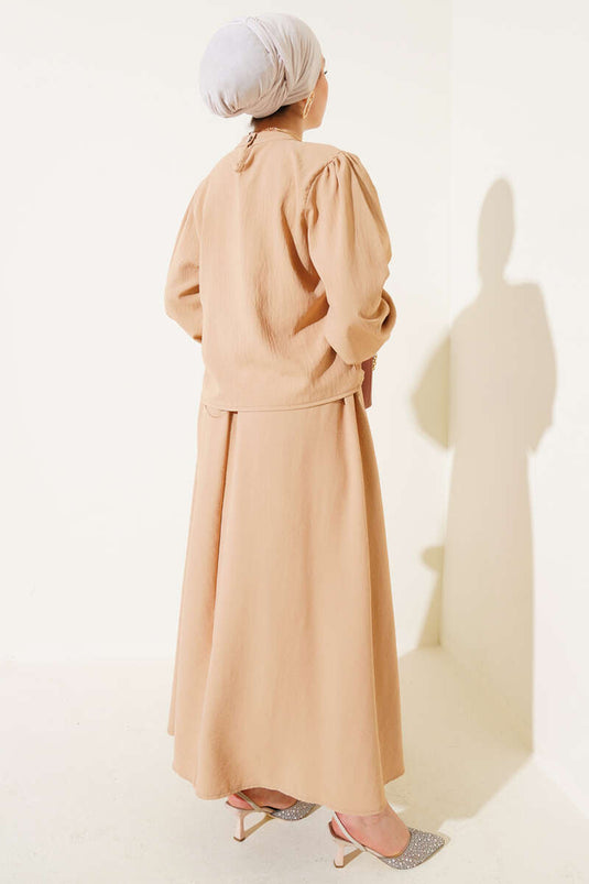 طقم من قطعتين مع تنورة بطول الكاحل ولاتيه