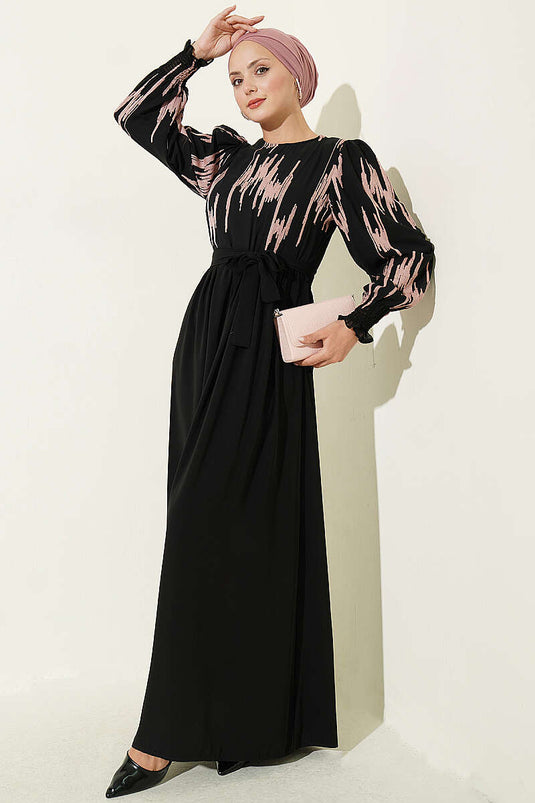 Robe Rose Brodée Au Poignet