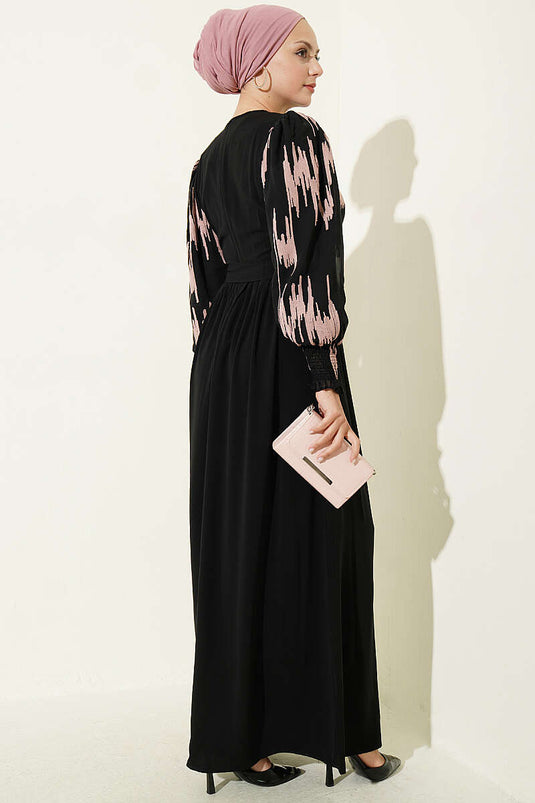 Robe Rose Brodée Au Poignet
