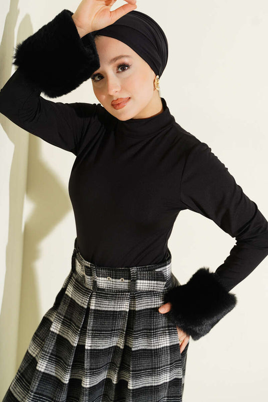 بودي أسود بأزرار كبس مع ياقة من الفرو على المعصم