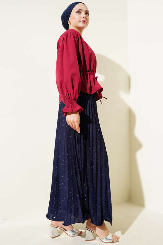 قميص قصير بخصر مطاطي باللون الأحمر الداكن