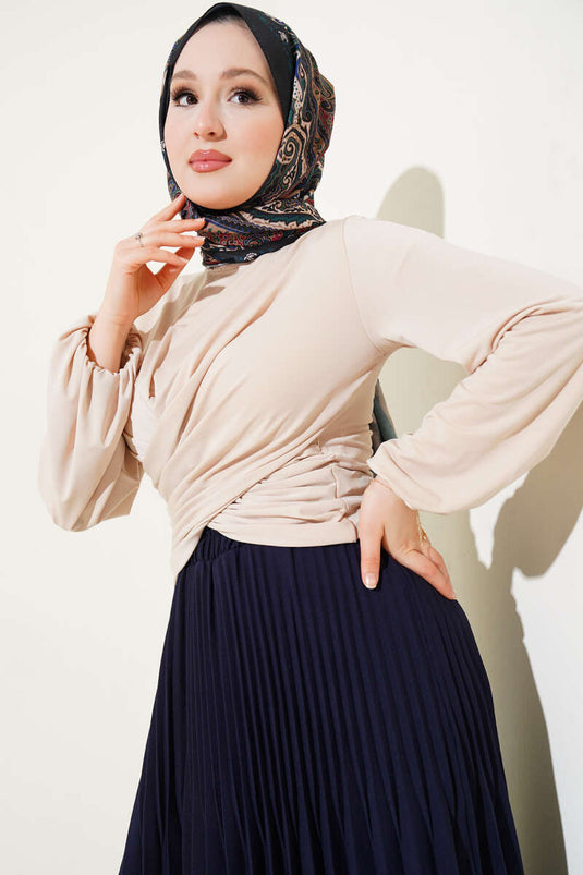 Bilek Lastikli Çapraz Büzgülü Bluz Bej