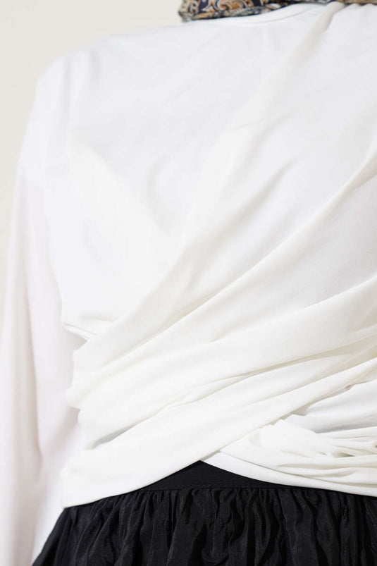 بلوزة مطاطية متقاطعة باللون البيج الفاتح