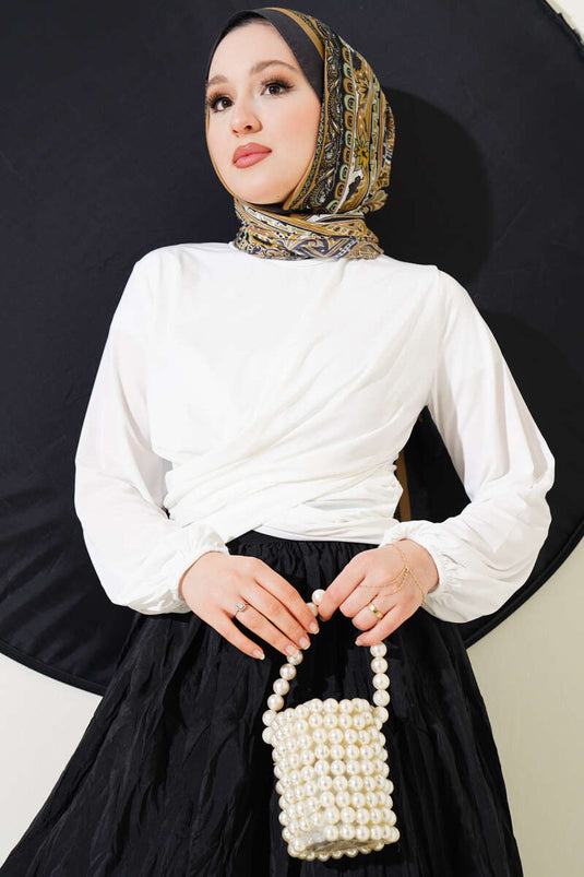 بلوزة مطاطية متقاطعة باللون البيج الفاتح