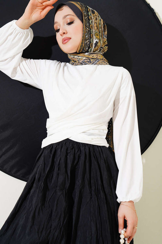 بلوزة مطاطية متقاطعة باللون البيج الفاتح