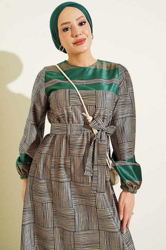 Grünes Kleid Mit Elastischen Bündchen Und Dama-Muster