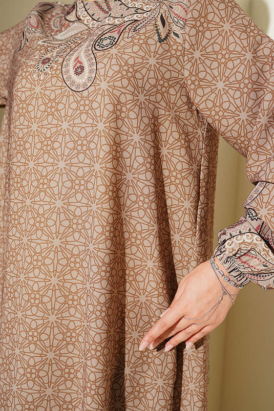Bilek Lastikli Desen Detaylı Elbise Camel