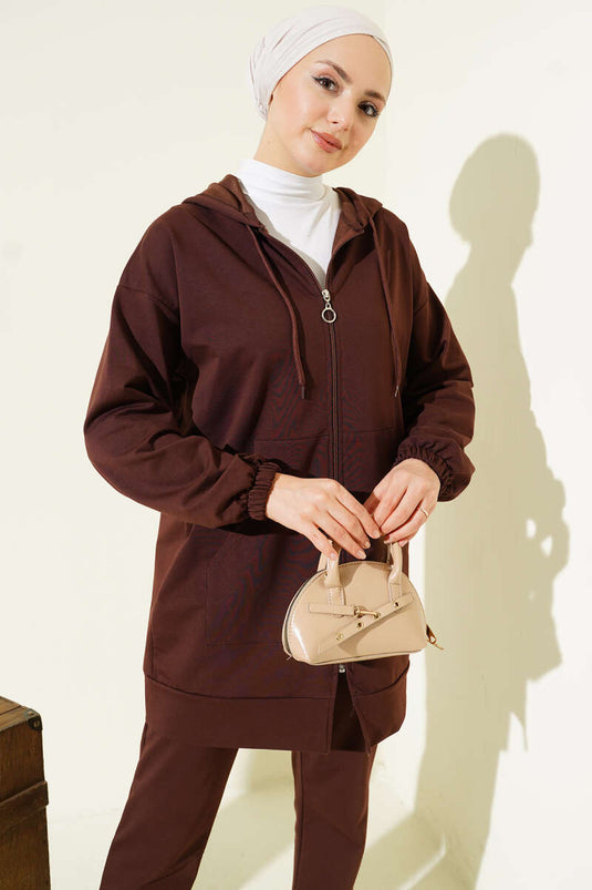 Conjunto doble con capucha y puños elásticos color café