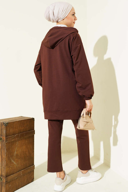 Conjunto doble con capucha y puños elásticos color café
