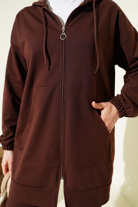 Conjunto doble con capucha y puños elásticos color café