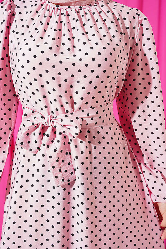 Robe ceinturée à pois avec manchettes élastiques rose