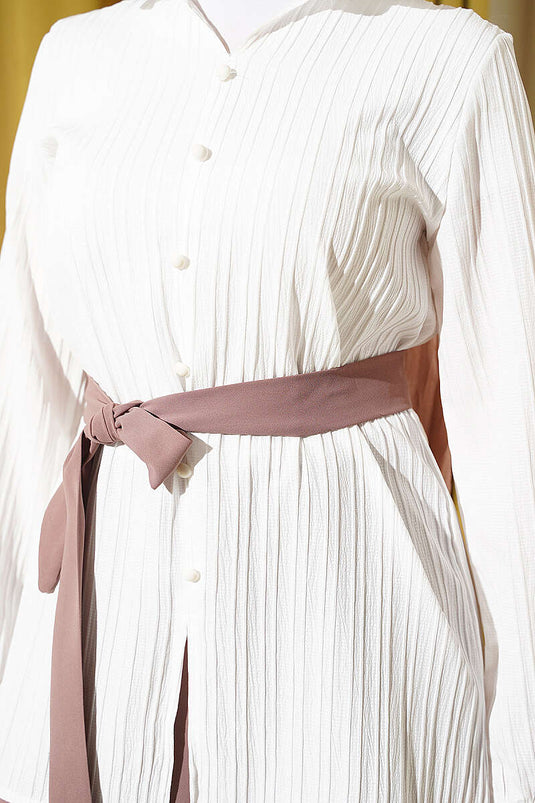 Top Bianco Con Maniche Elastiche E Camicia Con Bottoni