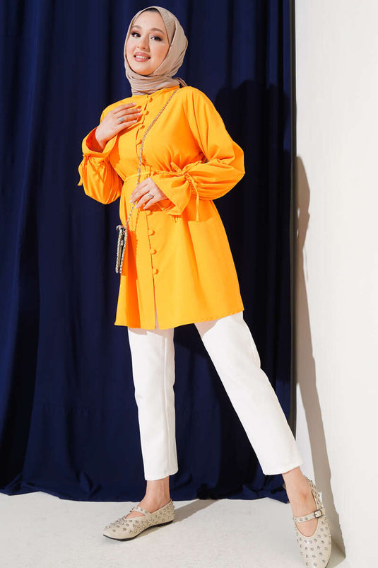 قميص بريطاني بأزرار عند الكاحل باللون البرتقالي