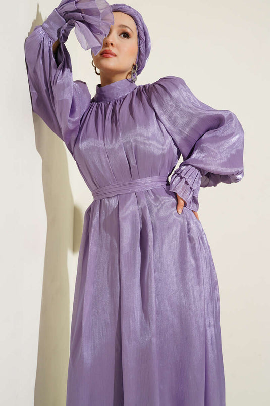 فستان أرجواني مع شال معصم مكشكش هدية