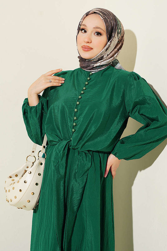 طقم تنورة مزررة بأزرار وبلوزة زمردية