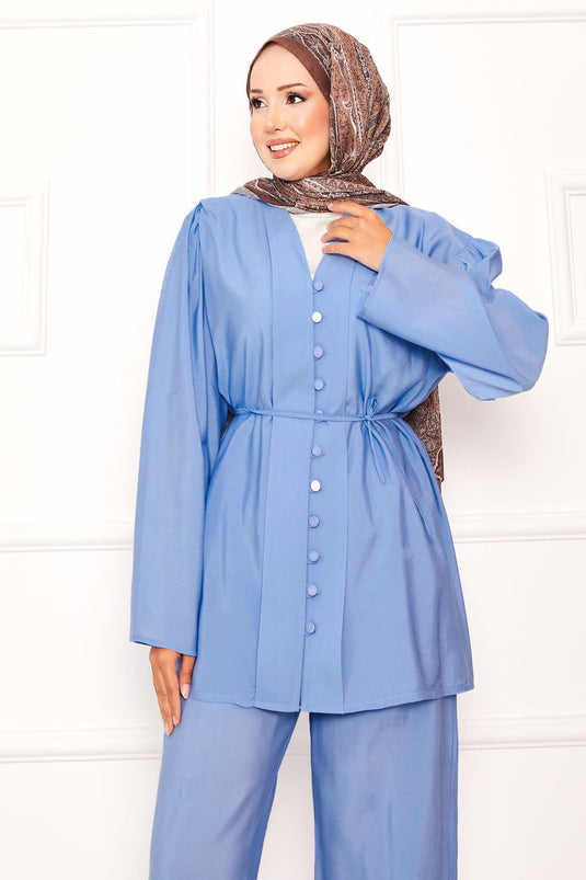 بدلة بريت من قطعتين بأزرار قابلة للإزالة وحزام باللون الأزرق الفاتح
