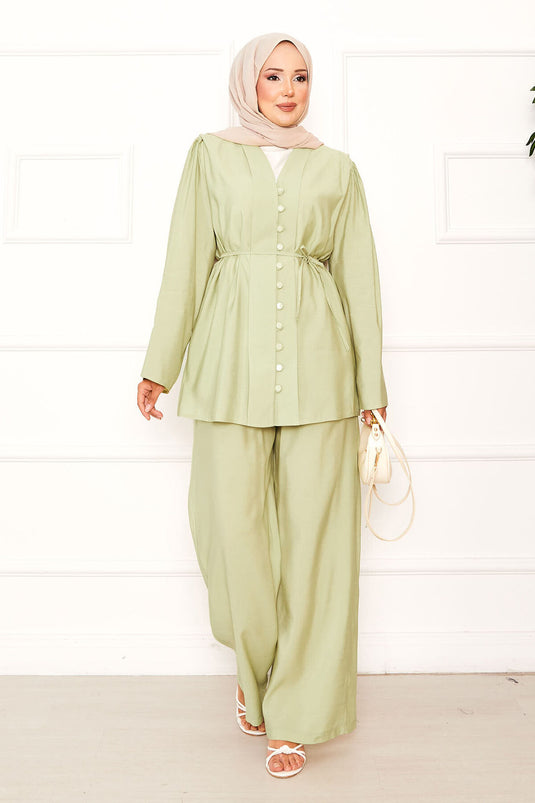 بدلة بريت من قطعتين بأزرار قابلة للإزالة وحزام باللون الأخضر الزيتي