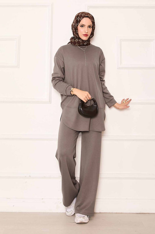 بدلة أويسو الأساسية برقبة دائرية من المنك