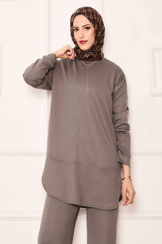 بدلة أويسو الأساسية برقبة دائرية من المنك